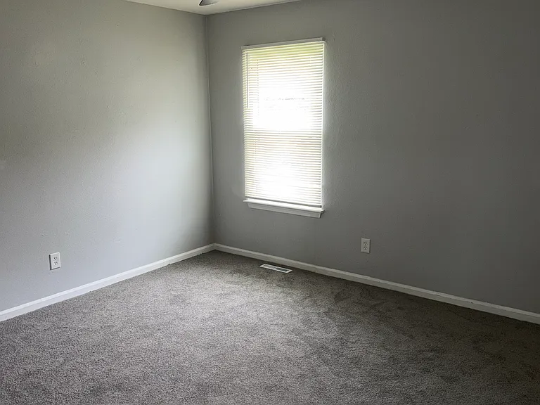 2825 Holiday Point Dr — Photo 23