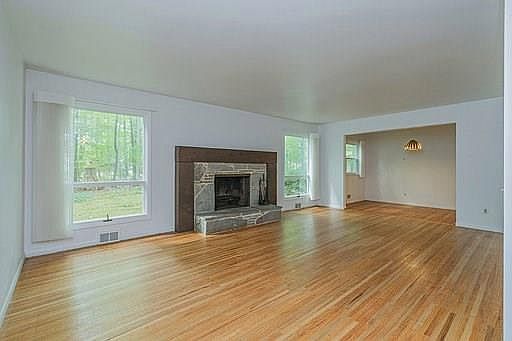 5th image of 625 Shady Glen Cir
