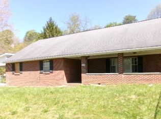 210 Broadway Ave, Midway, WV 25878