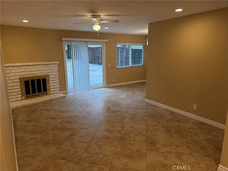 511 Mariposa Ave — Photo 5
