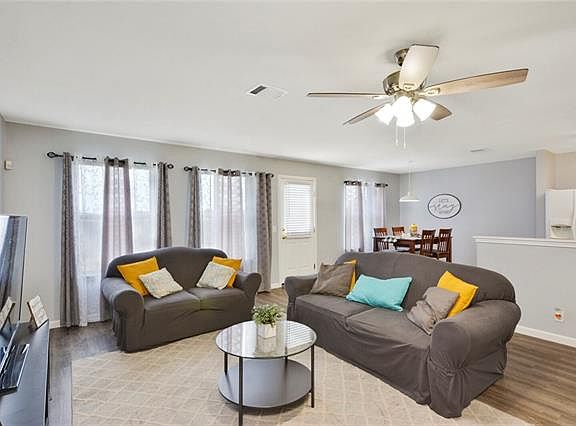 4th image of 320 Stewart Dr