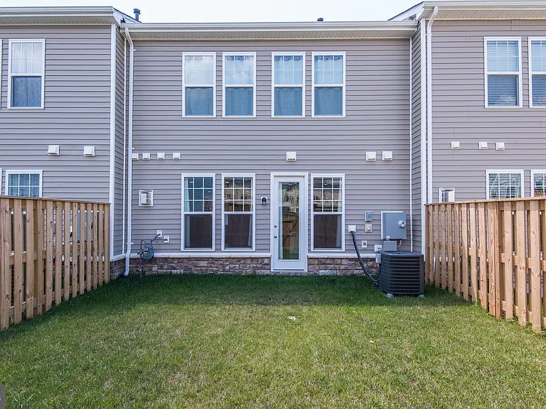42524 Benfold Sq — Photo 45