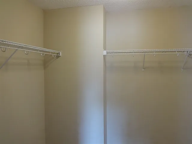 345 Briarbend Rd — Photo 11