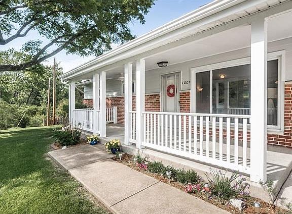 2nd image of 1001 Banyon Dr