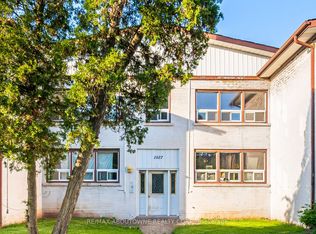 1037 Churchill Ave #6, Oakville, ON L6H 2A7
