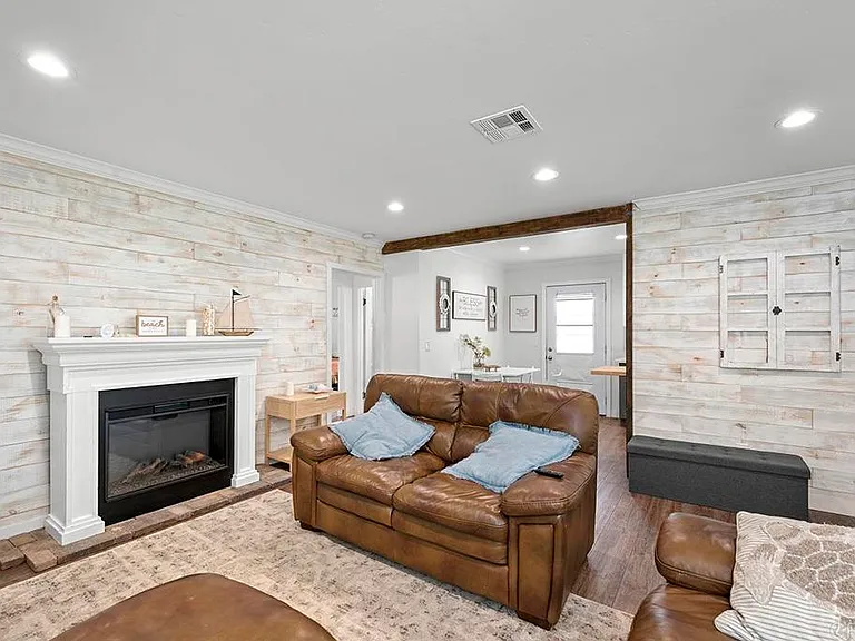 586 Del Mar Ave — Photo 15