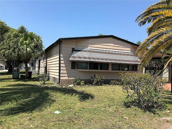 3rd image of 1074 Manila Dr