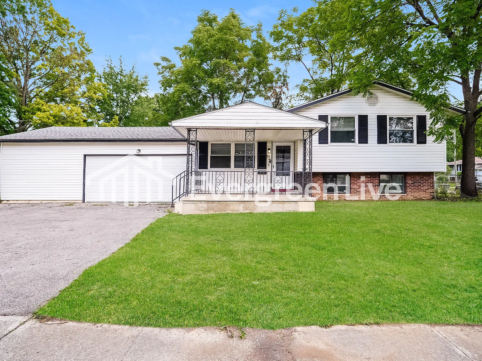 3 bed, 1.5 bath, 1444 sqft, $1,695 — Photo 1