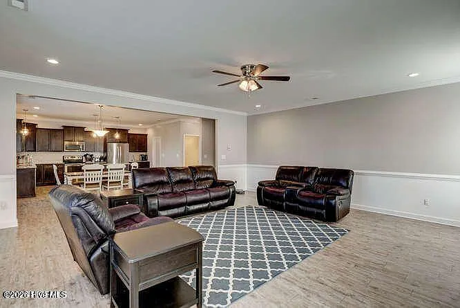 120 Camelot Dr — Photo 9