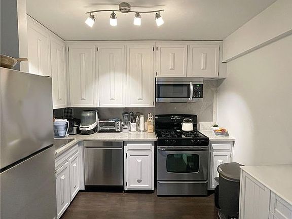 4th image of 650 Shore Rd APT 2N