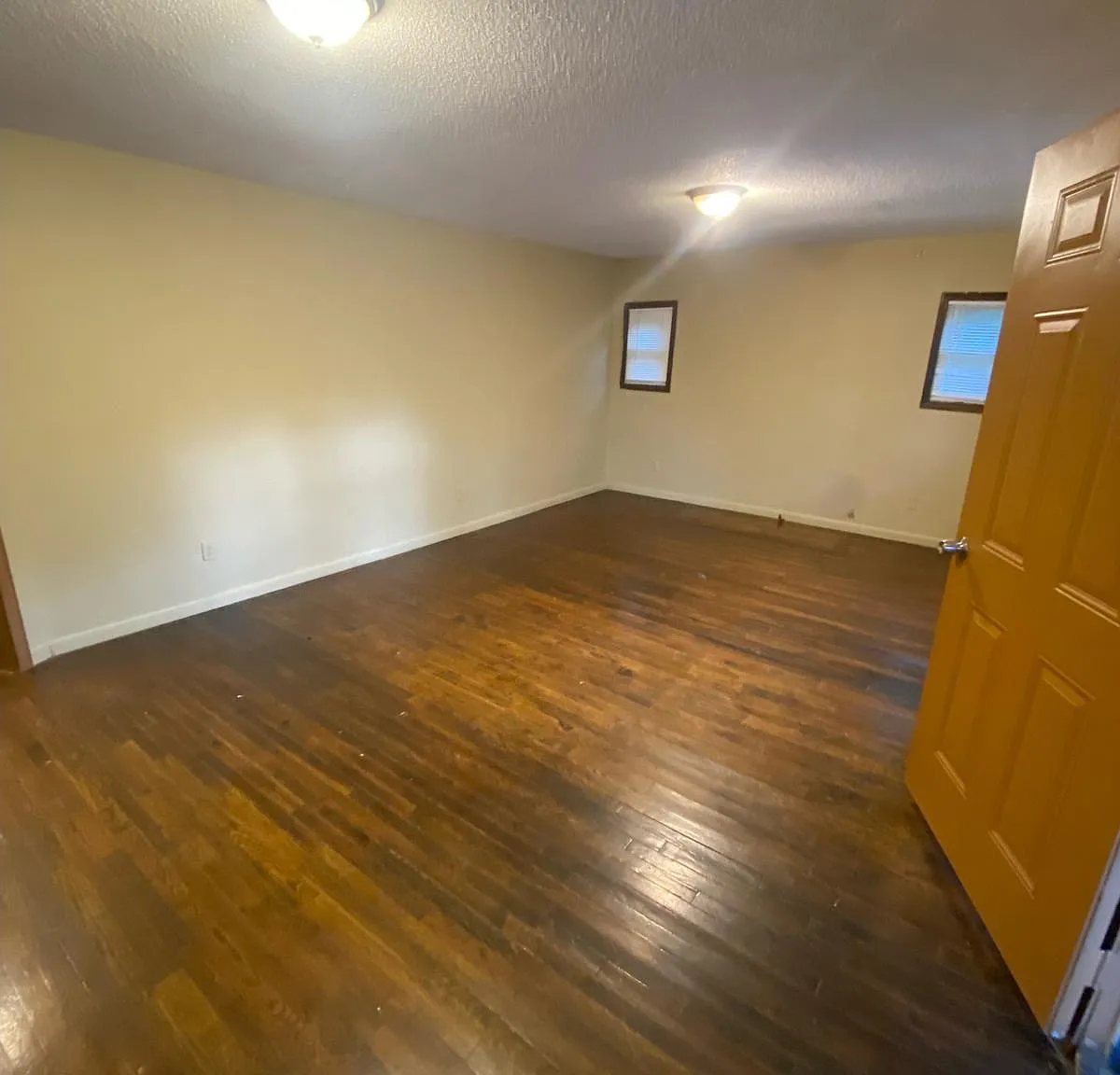 3 bed, 985 sqft, $925 — Photo 3