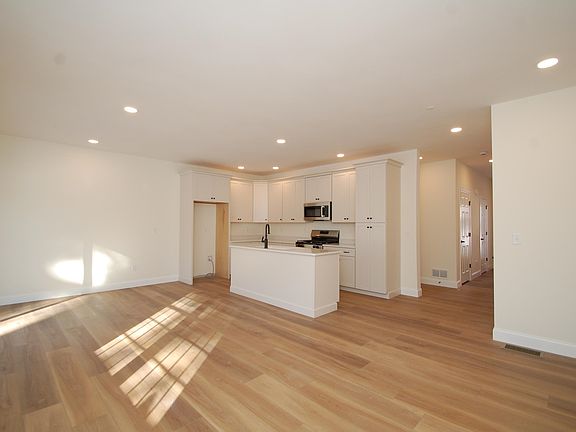 3rd image of 3B Dearborn Circle