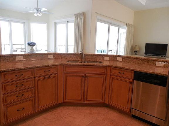 4th image of 1110 Beekman Cir