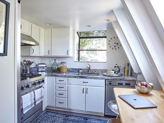 4th image of 75 Crescent Avenue
