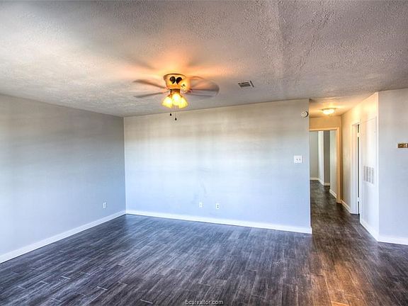 4th image of 806 Navarro Dr APT C