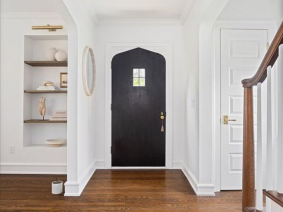 4th image of 2517 Richards Dr SE