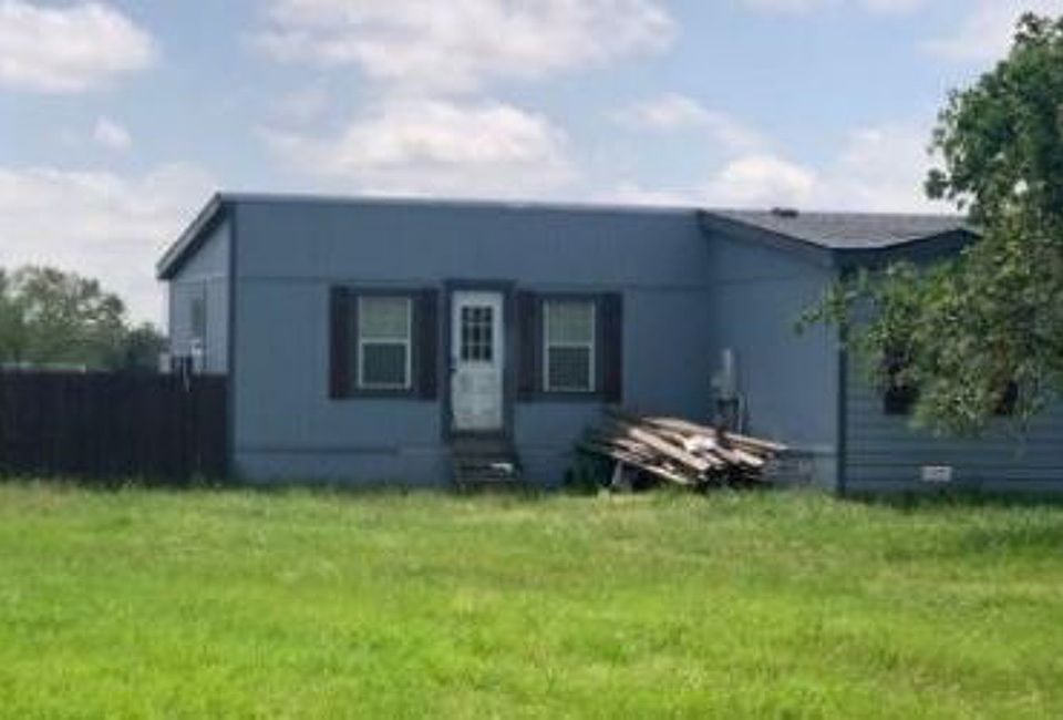 Exterior Neighborhood (street photo)