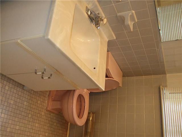 2nd image of 33 Woodland Rd