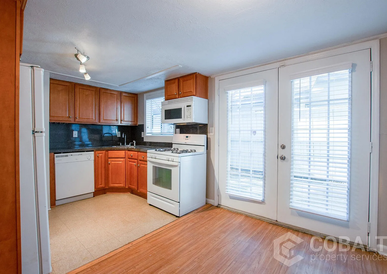 2 bed, 1.0 bath, 900 sqft, $1,350 — Photo 1