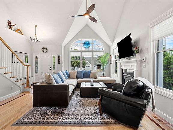 4th image of 11 Riverview Hts #11