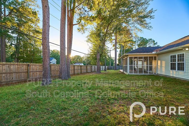 3 bed, 2.0 bath, 1332 sqft, $1,895 — Photo 4