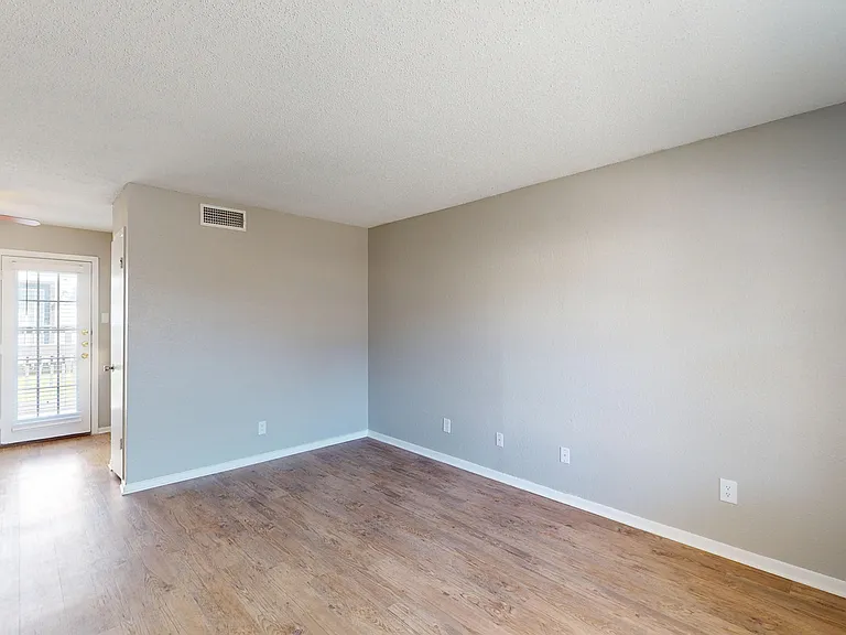 Addison Apartments at the Park — Photo 182
