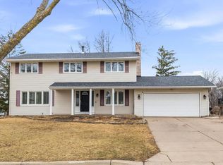 11712 Galtier Dr, Burnsville, MN 55337