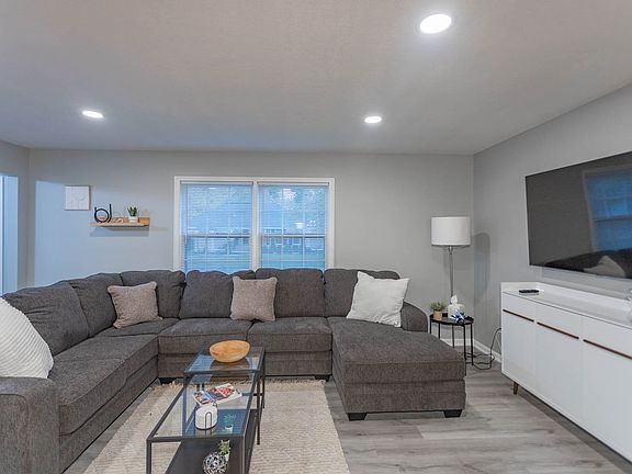 4th image of 5130 Ballentine St