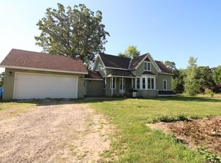 39558 Oak Park Trl, North Branch, MN 55056