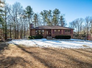 8 Ledgewood Dr, Belchertown, MA 01007