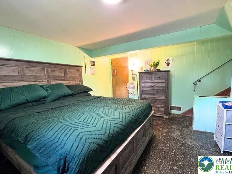 2413 S Church St — Photo 20