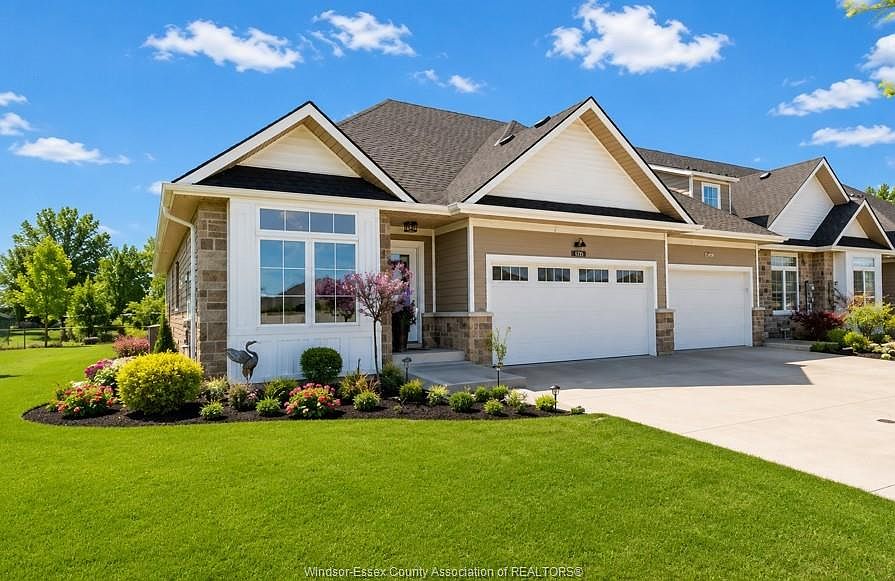 1st image of 237 Livingstone Cres