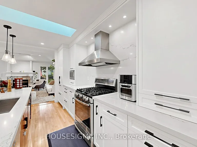 69 Holyrood Ave — Photo 11