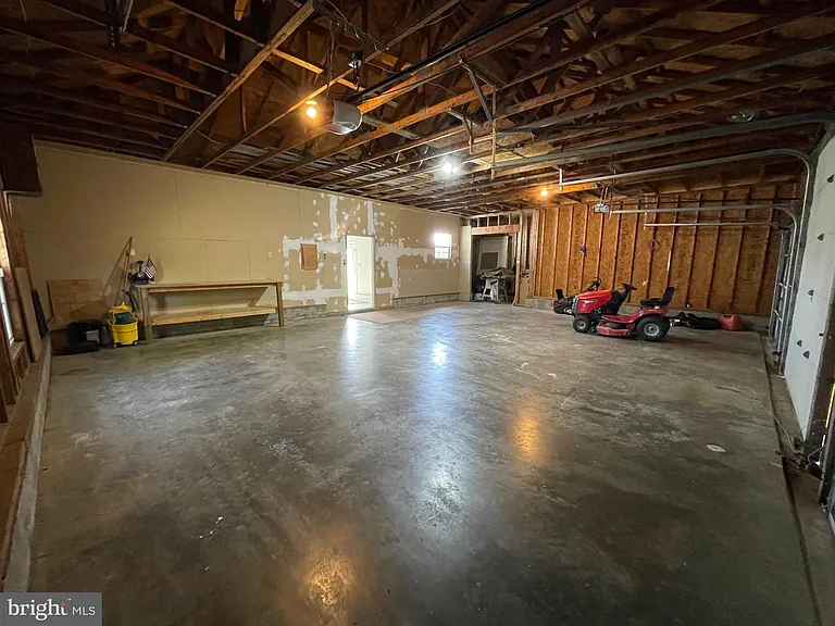 21707 Harrison St — Photo 35