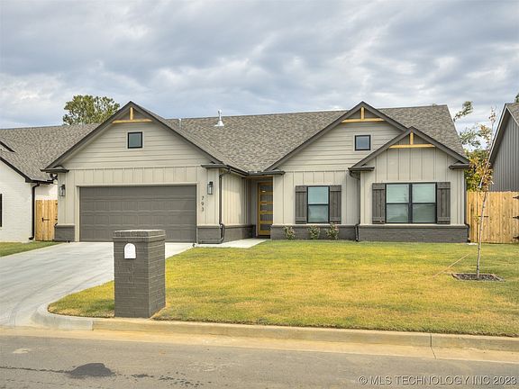 2nd image of 793 Reagan Ave