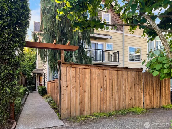 7321 47th Avenue SW #B, Seattle, WA 98136