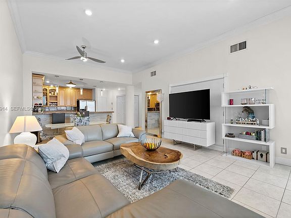 4th image of 3725 S Ocean Dr #Penthouse 18