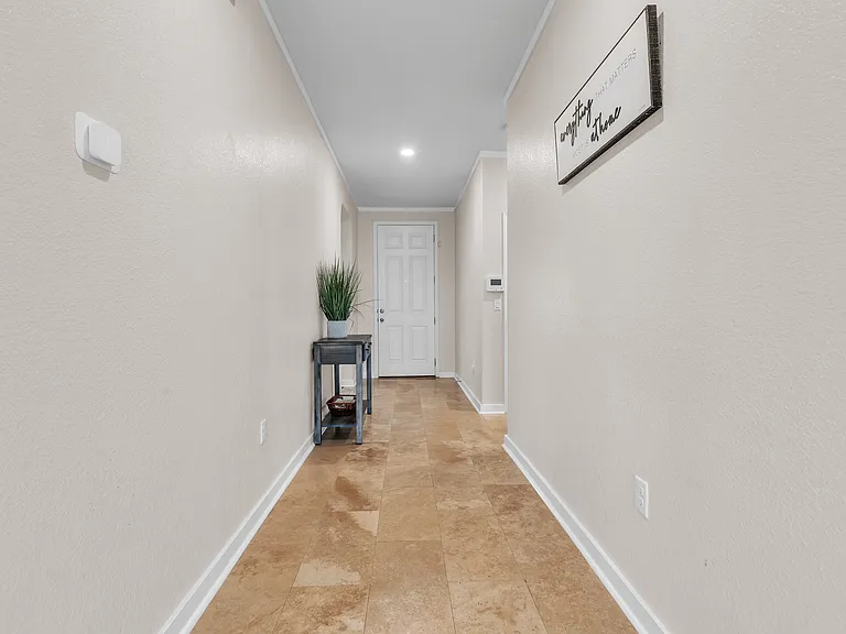 128 Kavanaugh St — Photo 6