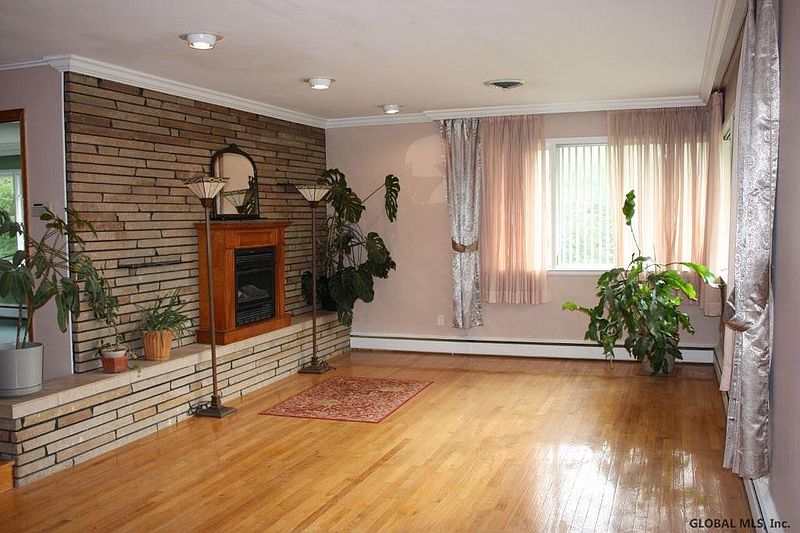 5th image of 321 S MAIN Avenue