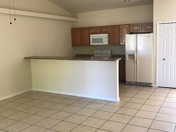 3rd image of 601 SE 5th St