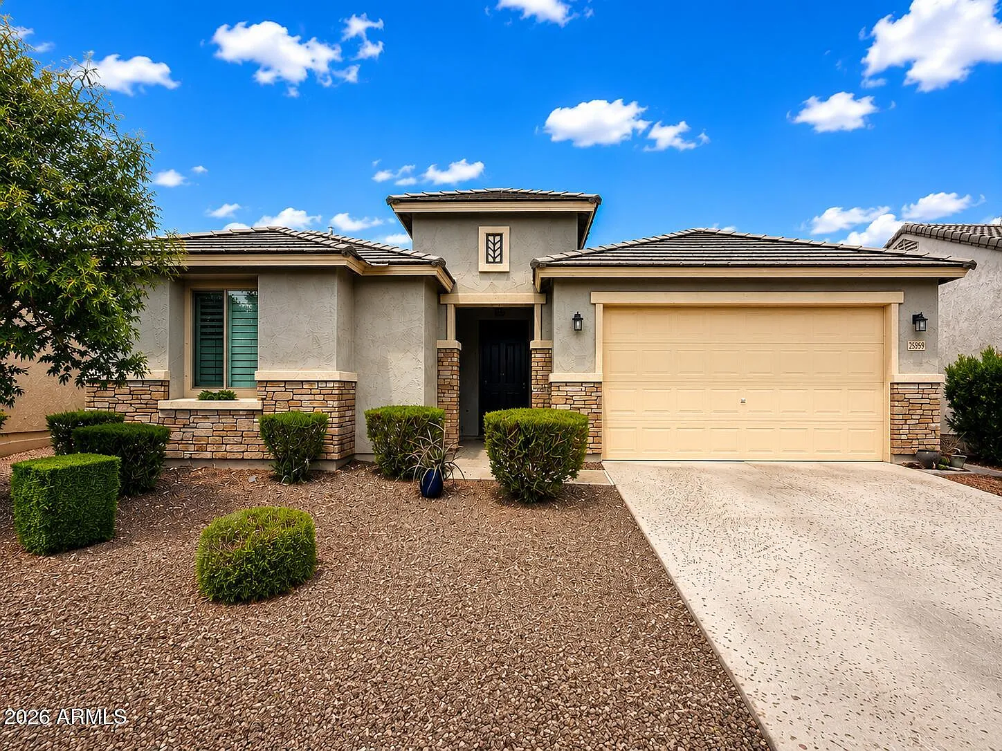 4 bed, 2.5 bath, 2640 sqft, $2,600 — Photo 2