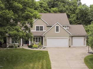 2122 Watterworth Dr, Kalamazoo, MI 49008