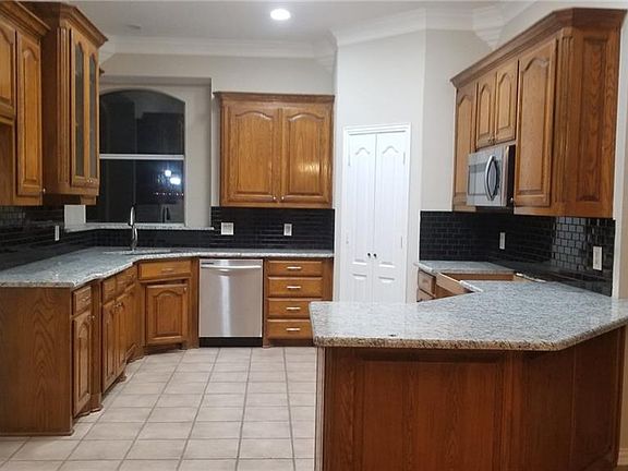 5th image of 13325 Willow Creek Dr