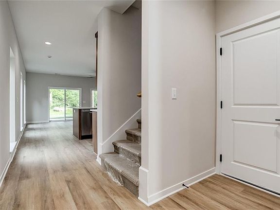 5th image of 3322 Tracy Ave