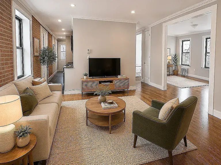 326 E 100th St #RP5D — Photo 1