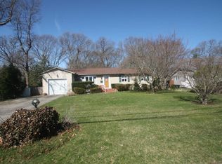 286 Lowell Rd, Sayville, NY 11782