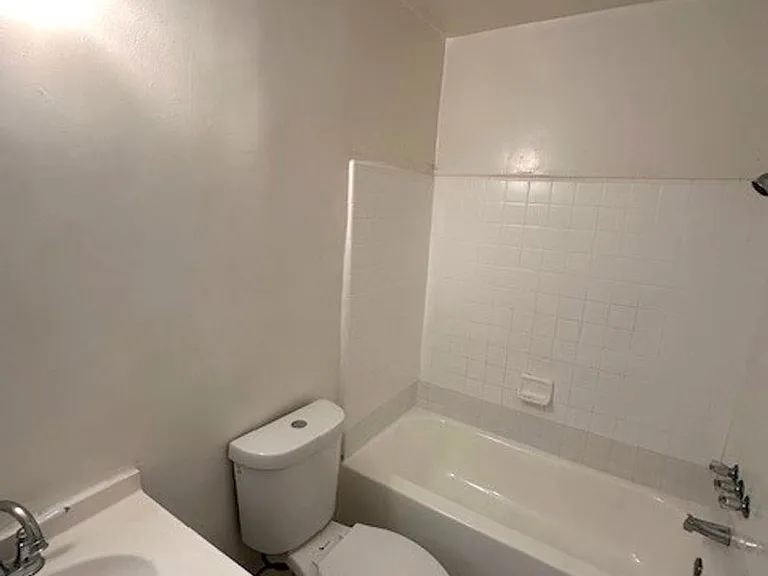6126 Eleanor Ave — Photo 7