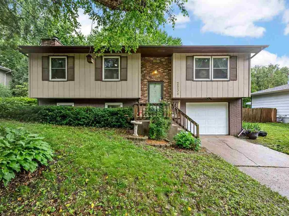 2238 Russell Dr, Iowa City, IA 52240