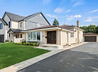 8821 Congress Park Ave, Brookfield, IL 60513