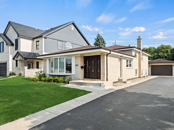 8821 Congress Park Ave, Brookfield, IL 60513